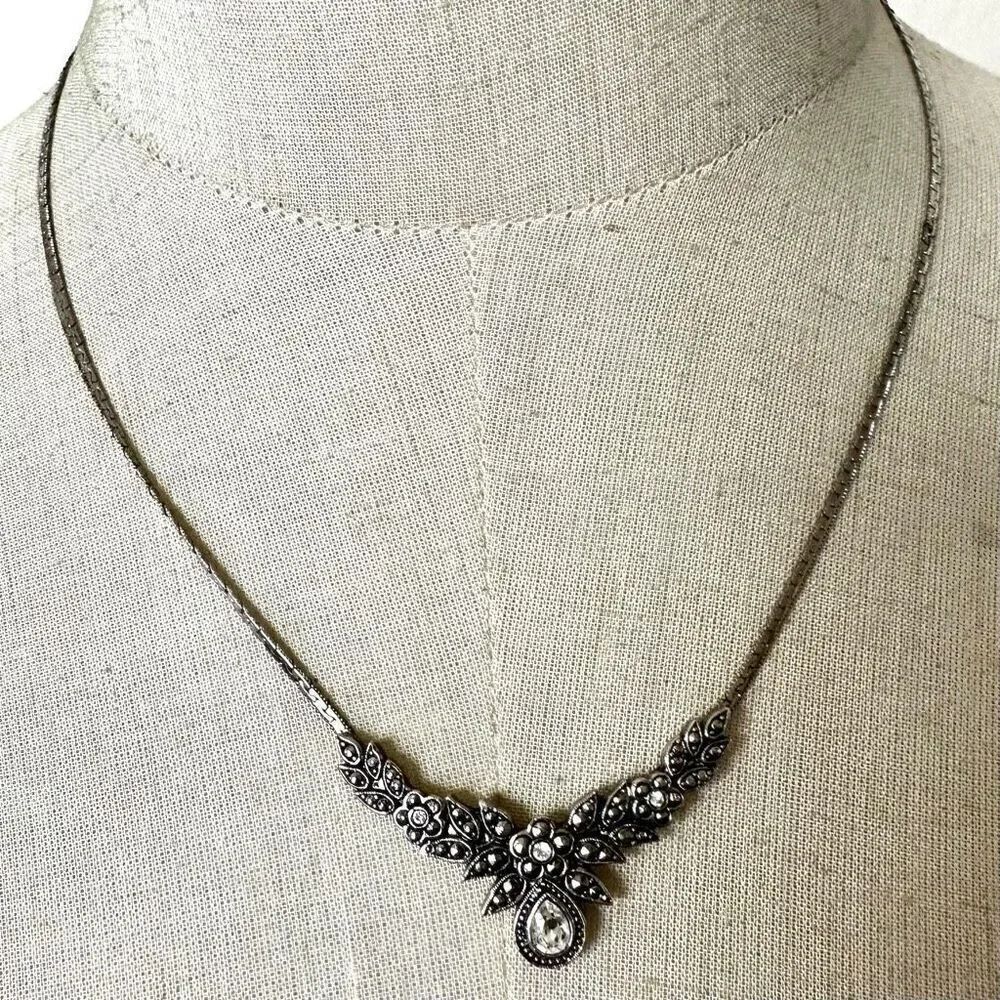 Victorian silver tone rhinestone style pendant necklace